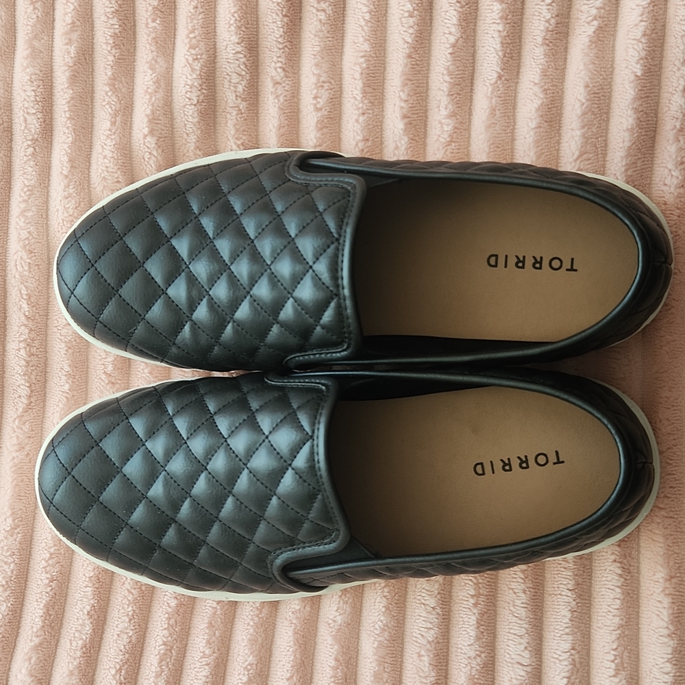 Torrid black sneakers